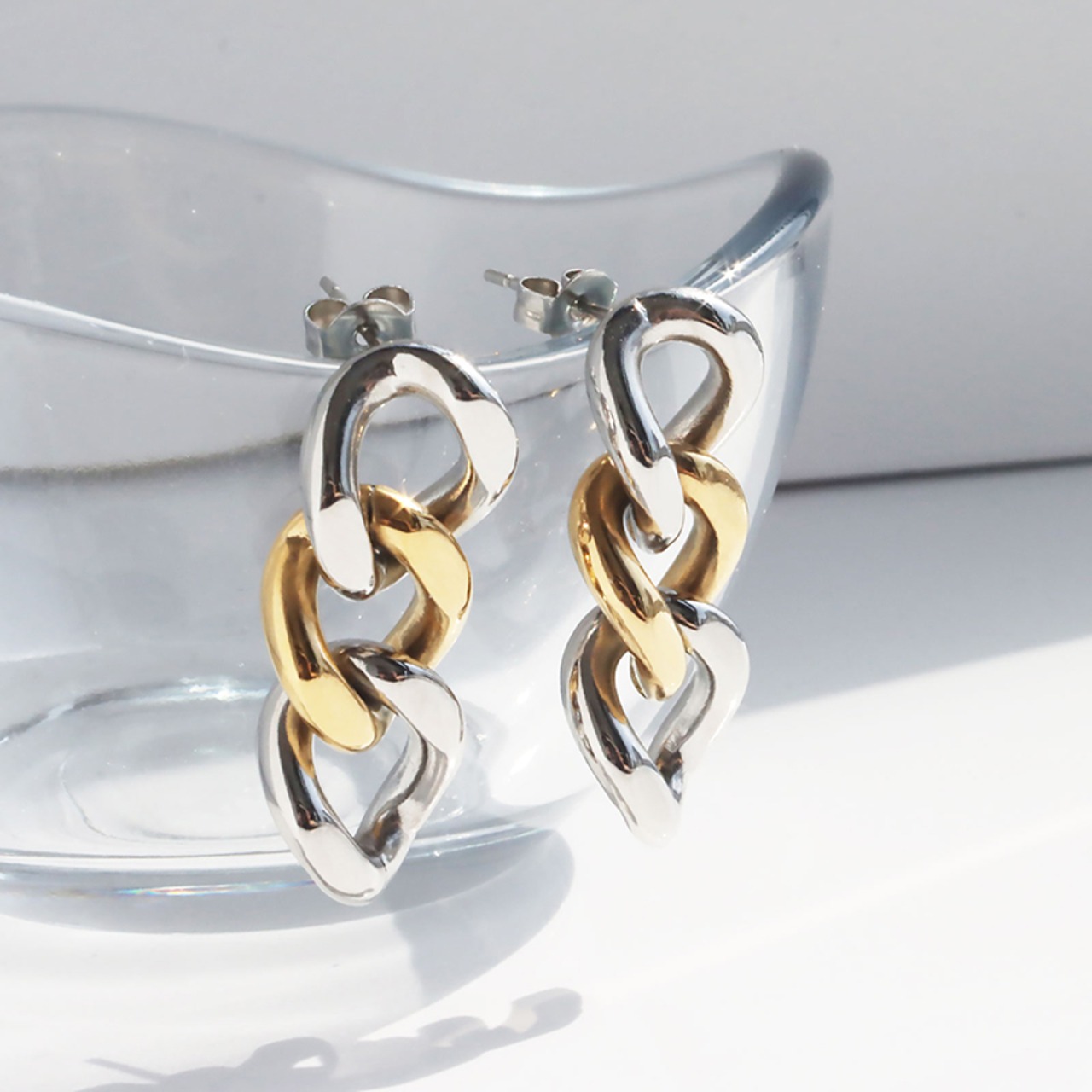 【ネコポス便】ピアス バイカラーチェーンピアス 金属アレルギー サージカルステンレス つけっぱなし 金アレ対応 レディース シルバー ゴールド 2229