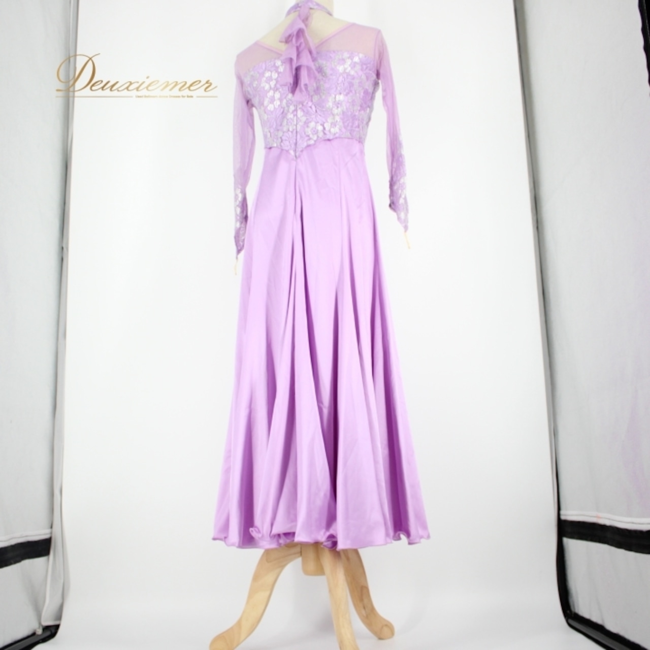 社交ダンス 衣装 スタンダード ドレス ワンピース レッスンウェア パーティ衣装 オールシーズン 薄紫 パープル系 シルバー系 銀色 花柄 レース パーティー用ドレス 女性用ダンス衣装 フラワー レース装飾 薄紫ドレス 社交ダンス用衣装 おしゃれ ドレスアップ 花柄 デザイン 伸縮性あり スタイリッシュ ルームウェア 体型カバー 秋冬用 ディスコ用 ダンスパフォーマンス