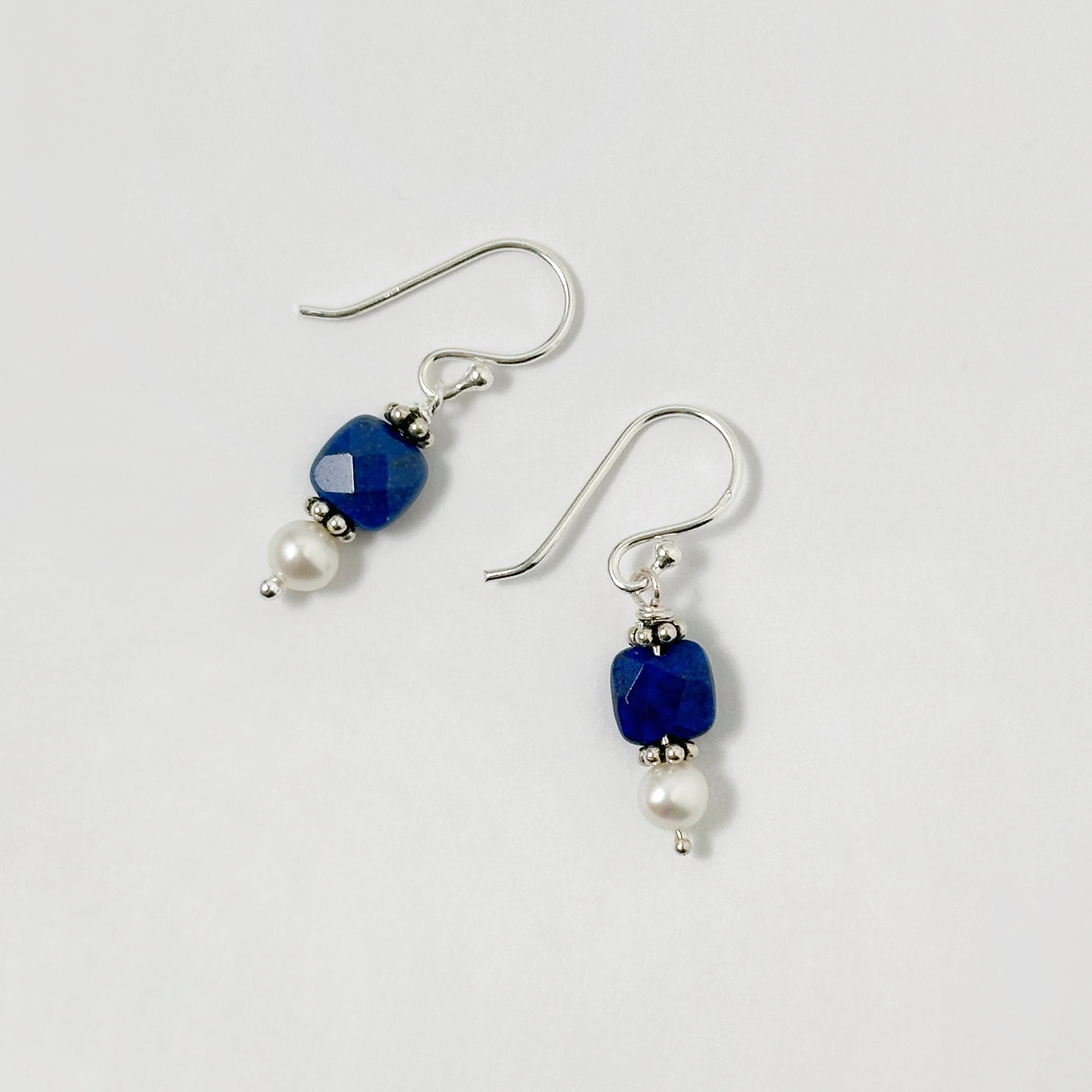 Lagoon Original ラピスラズリ と パール の フックピアス