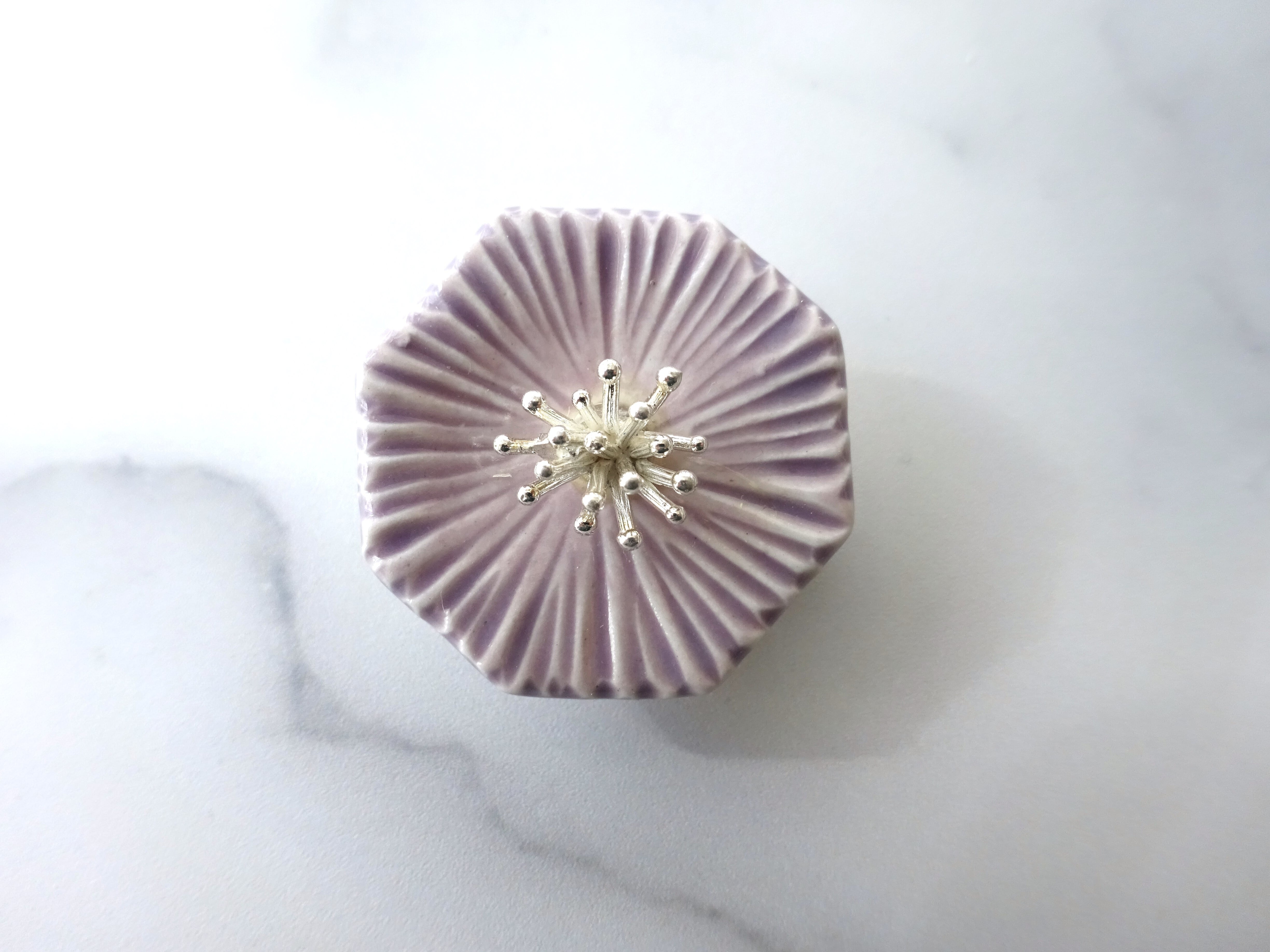 花のbroach（ミヤコワスレ）薄紫