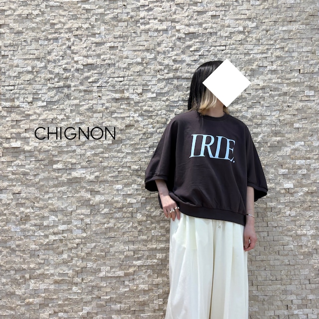 【CHIGNON】ロゴプリントドルマンプルオーバー（8461-105KK）