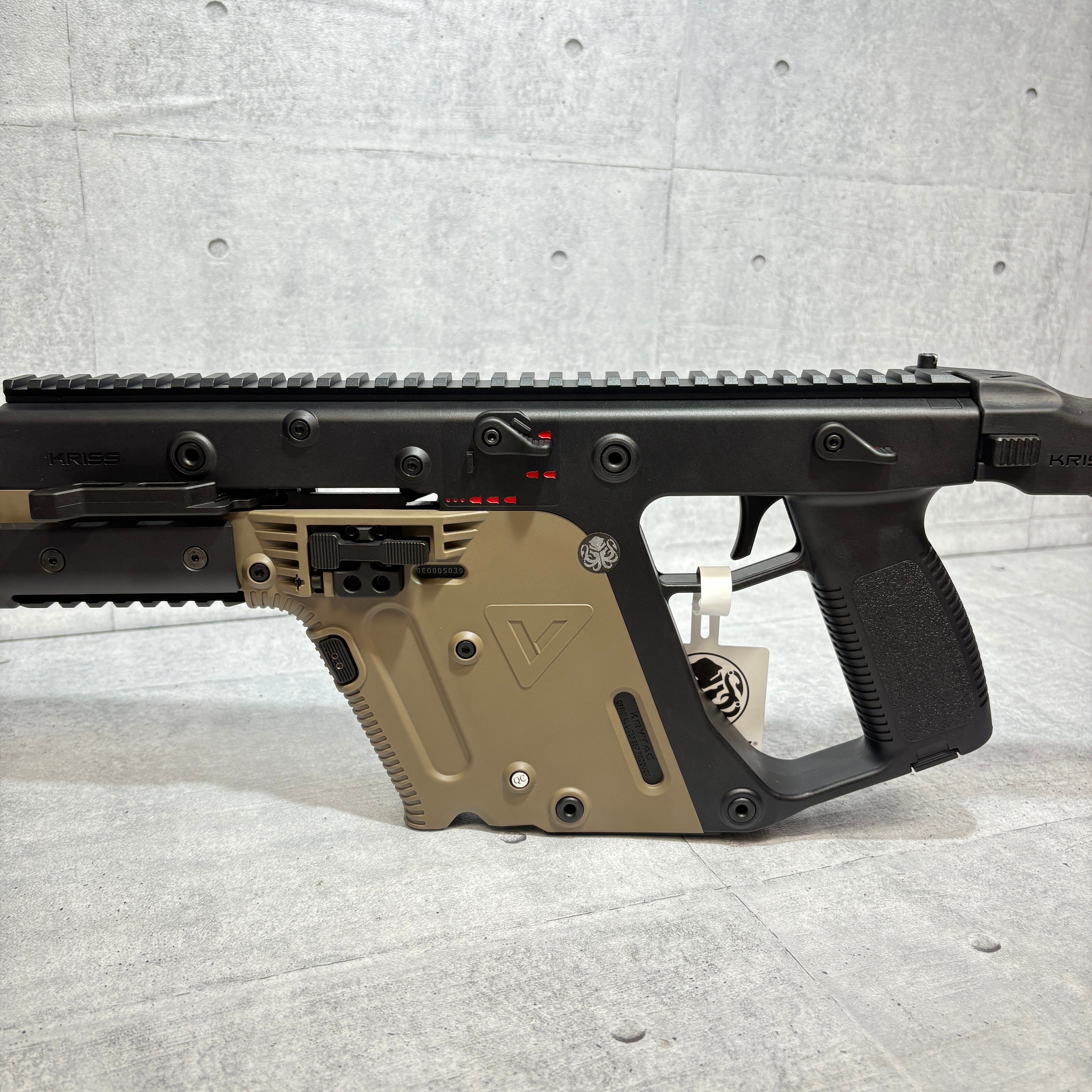 KRYTAC Kriss Vector ツートン　フォートレスカスタム　トイガン KRYTAC KRISS VECTOR ツートンカラー 海外製電動ガンのカスタム
