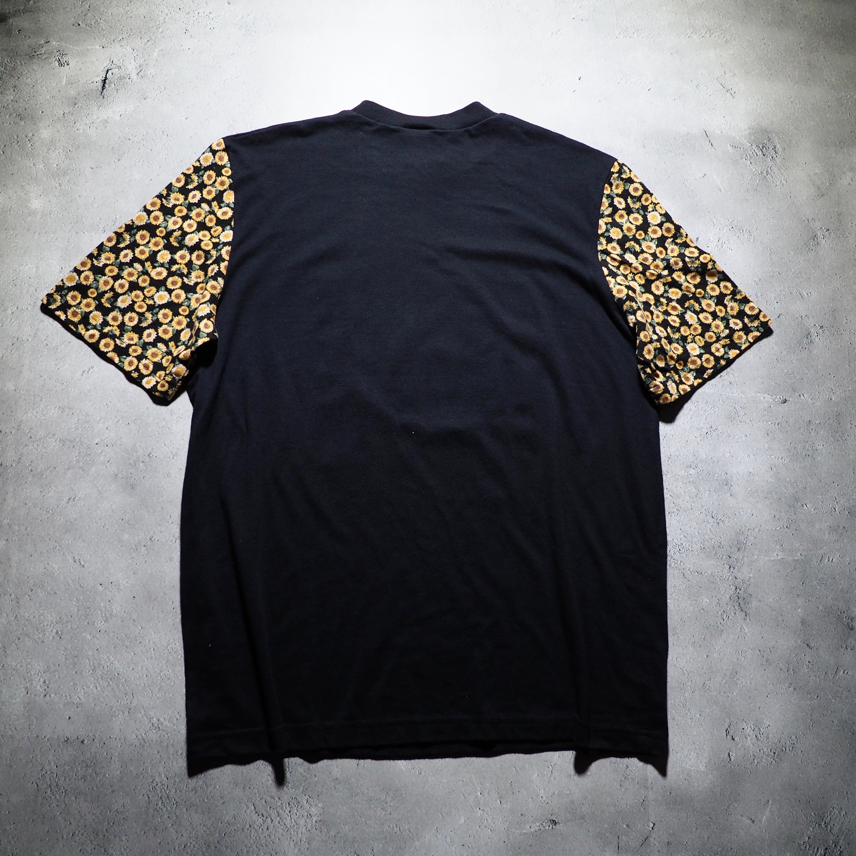 1990s ” Sun flower ” painted vintage loose SS Tee (made in usa)