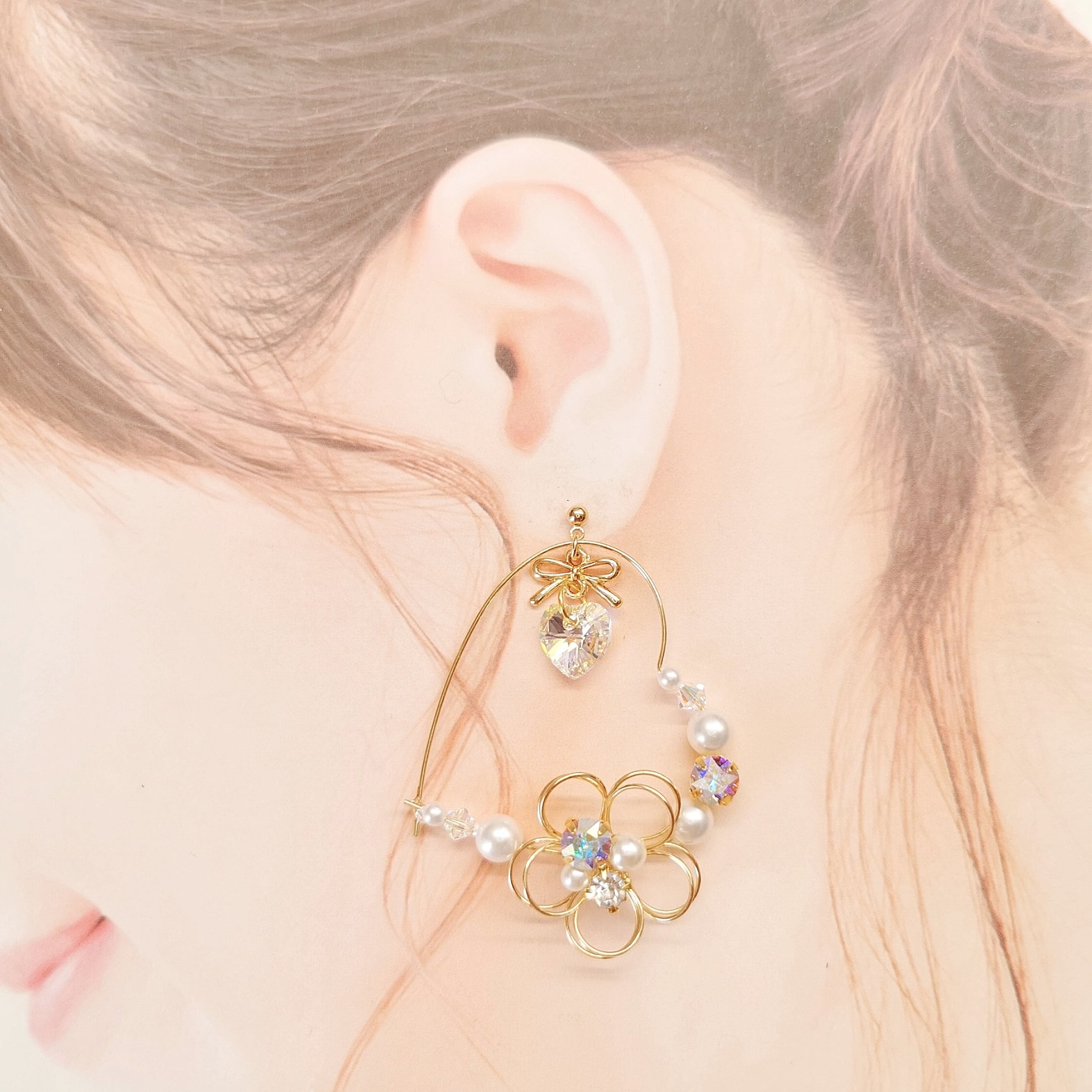 ワイヤーフラワーのSWAROVSKIハートフープ 》 ピアス/イヤリング | N