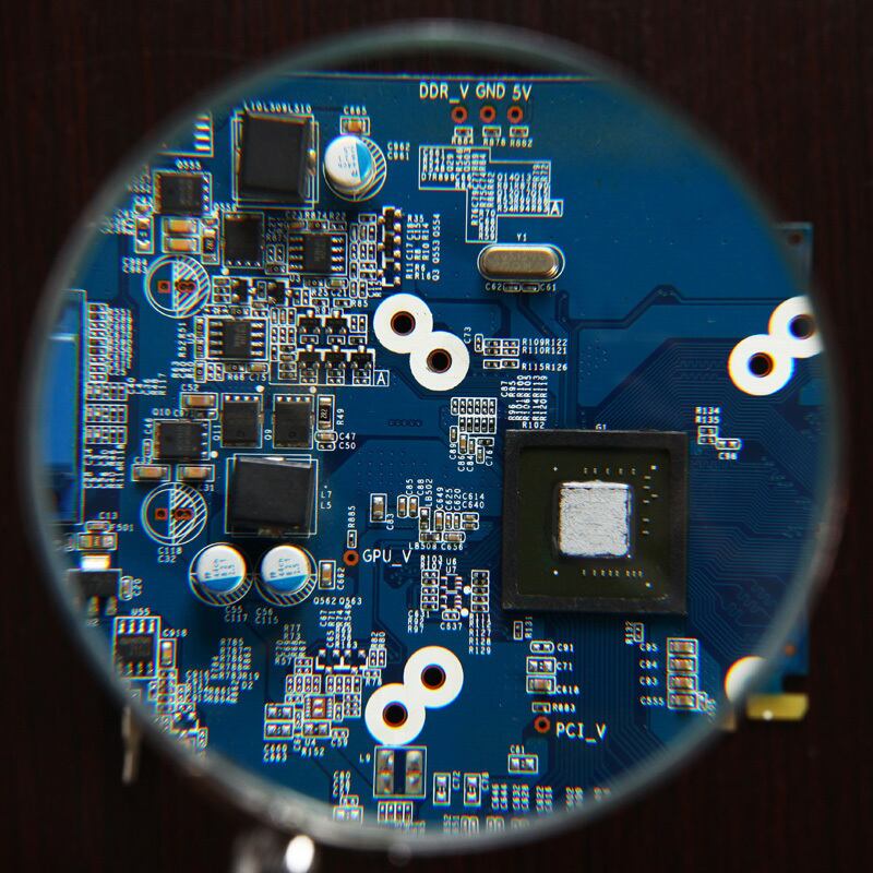 100mm 超大型レンズと机に固定できるクランプで両手が使える疲れない