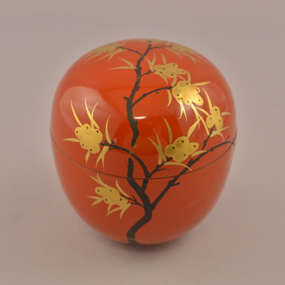 中村宗悦 作 井伊宗観好 枇杷に鵆蒔絵 洗朱丸棗 共箱 漆器 漆芸 茶道具 美品 中村宗悦 作 井伊宗観好 枇杷に鵆蒔絵 洗朱丸棗 共箱 漆器 漆芸 茶道具