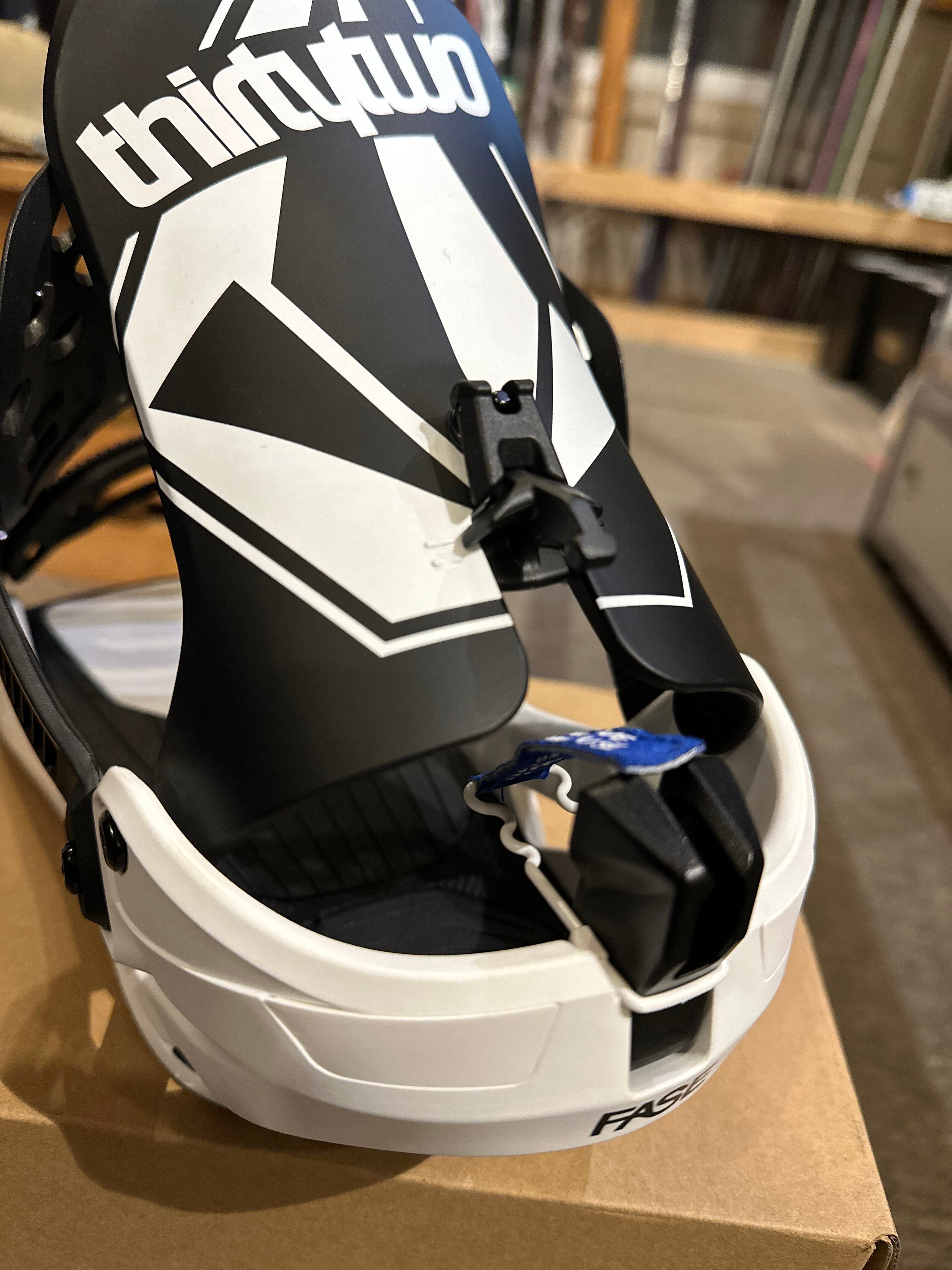 thirtytwo 32 FASE VOLCOM柄 26-32tmfsvol-5.jpg