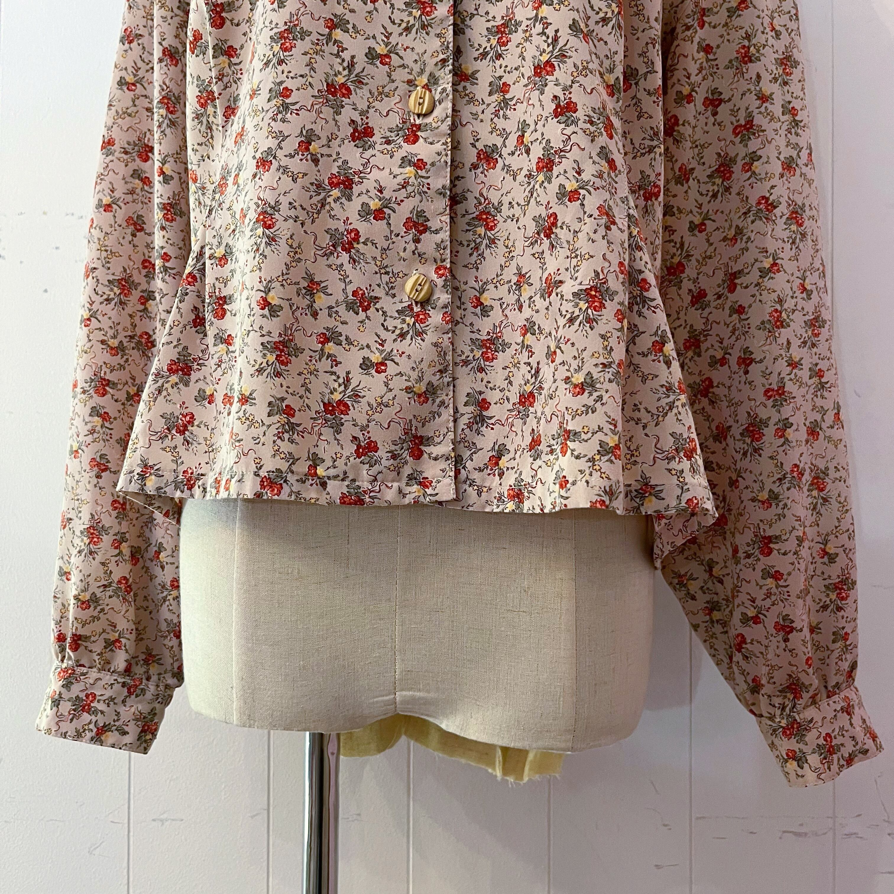 flower wood button blouse