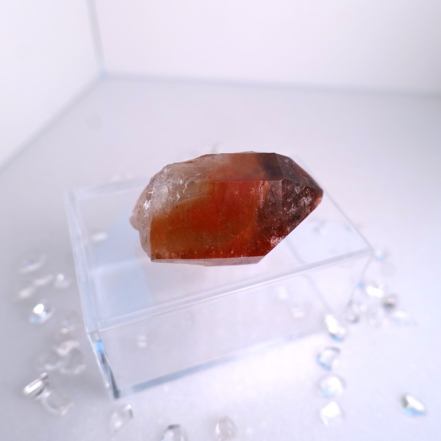 【虹色の輝きと幾重もの鉱物が織りなす、神秘の世界を宿す希少水晶】ELOクォーツ（ドリームコートレムリアンシードクリスタル）A　ポリッシュポイント70　G20_7