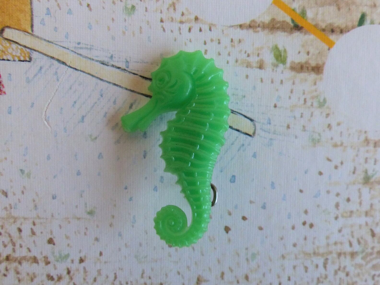 竜の落とし子のブローチ