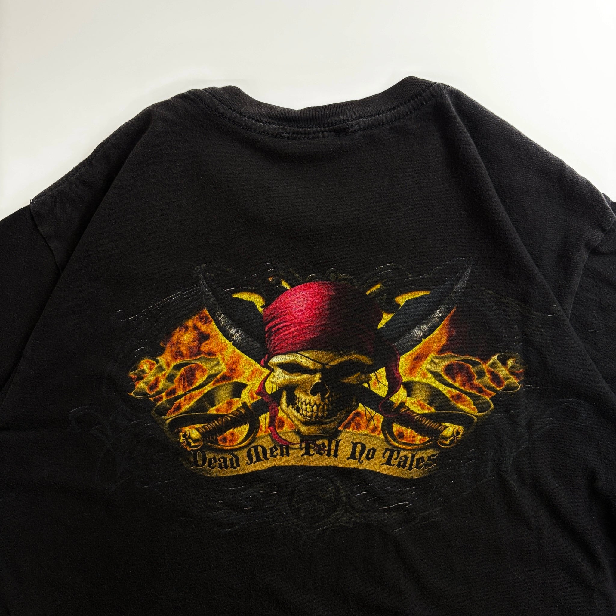 00s Disney Pirates of the Caribbean Skull T-Shirt