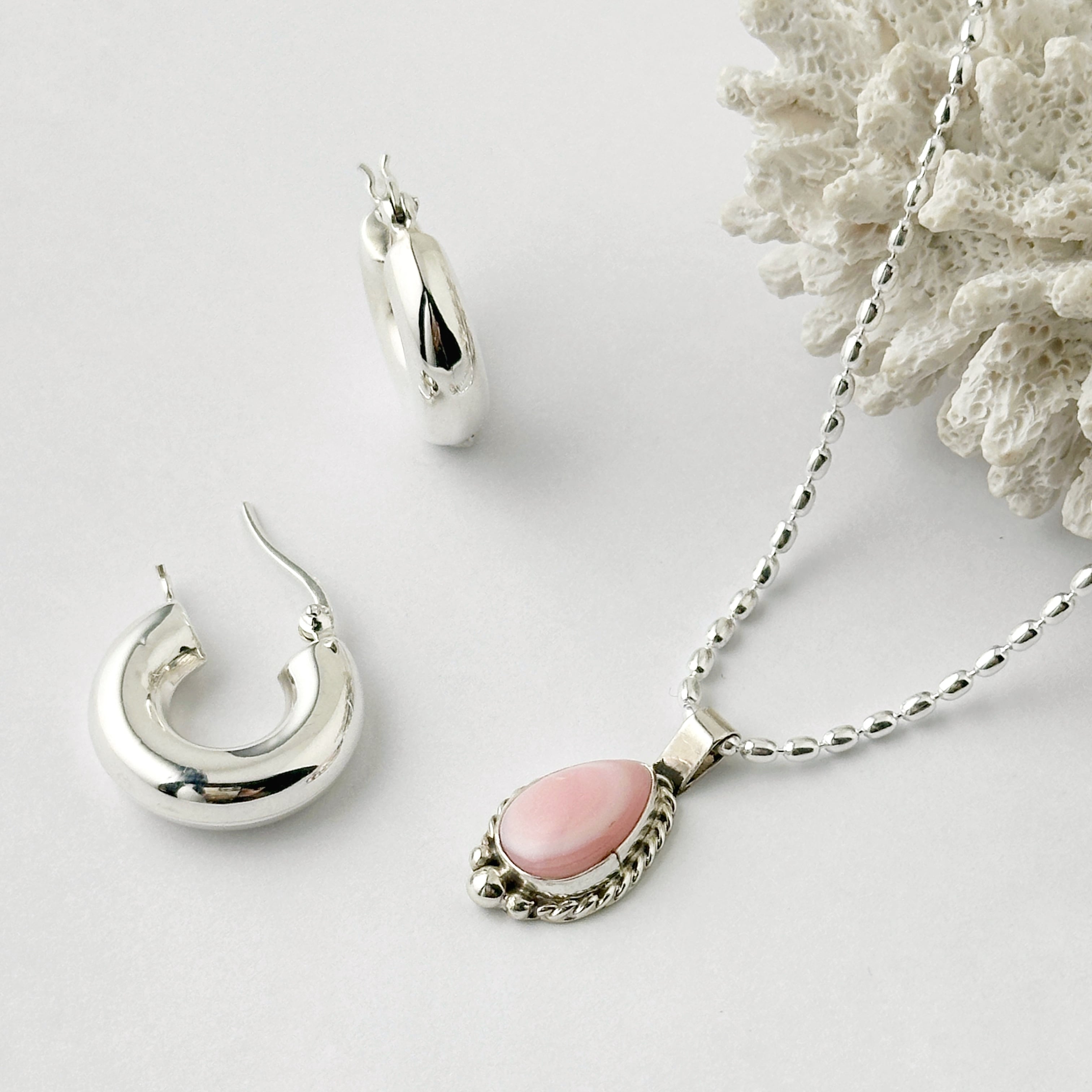 Indian Jewelry 》ドロップ型 コンクシェル ペンダント ネックレス