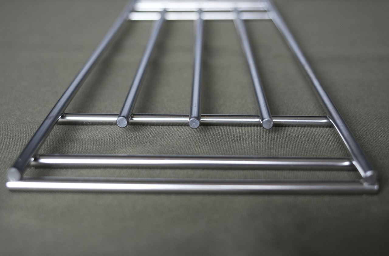 ロストル＆スタンド “Ponteテーブル”（ステンレス電解研磨）