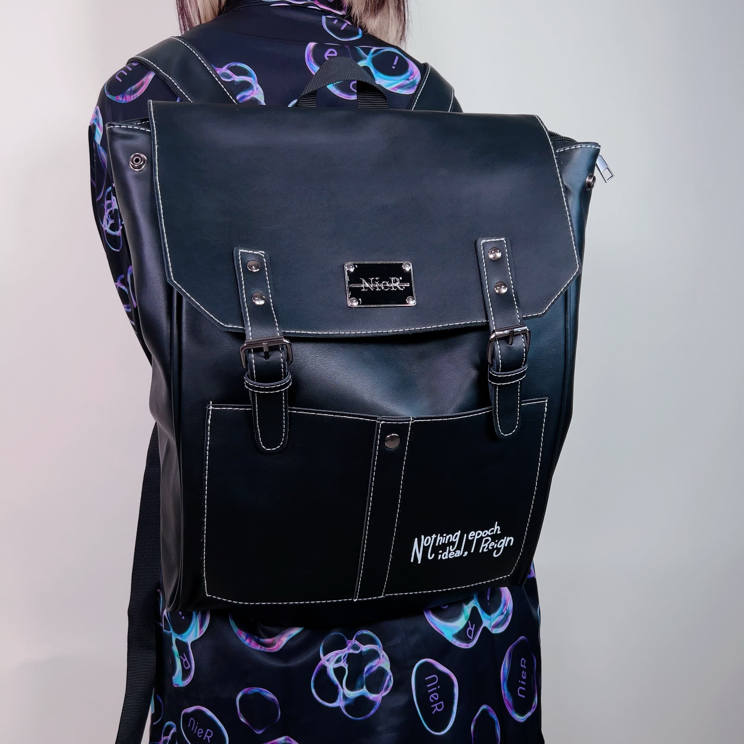 METAL LOGO PU LEATHER大容量BACKPACK | NIER CLOTHING powered by BASE