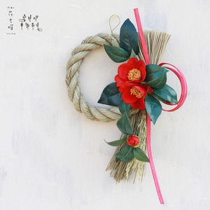 【数量限定・ 約幅27cm 】 お正月 しめ縄リース 赤椿 ◆ しめ飾り しめ縄 アーティフィシャルフラワー 正月飾り ナチュラル シンプル インテリア 大きめ 大きい おしゃれ 手作り しめ縄飾り
