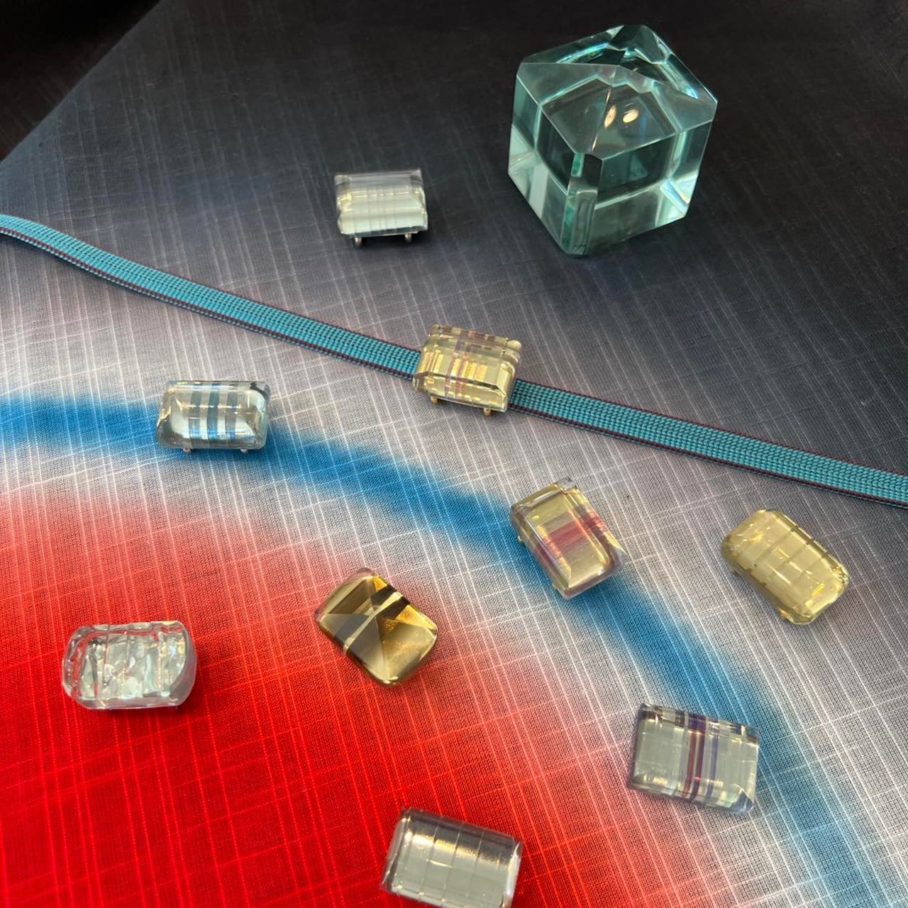 帯留 [ イカス＊キモノ x 伊藤景子] 積層ガラス | VIVIDEEP maison