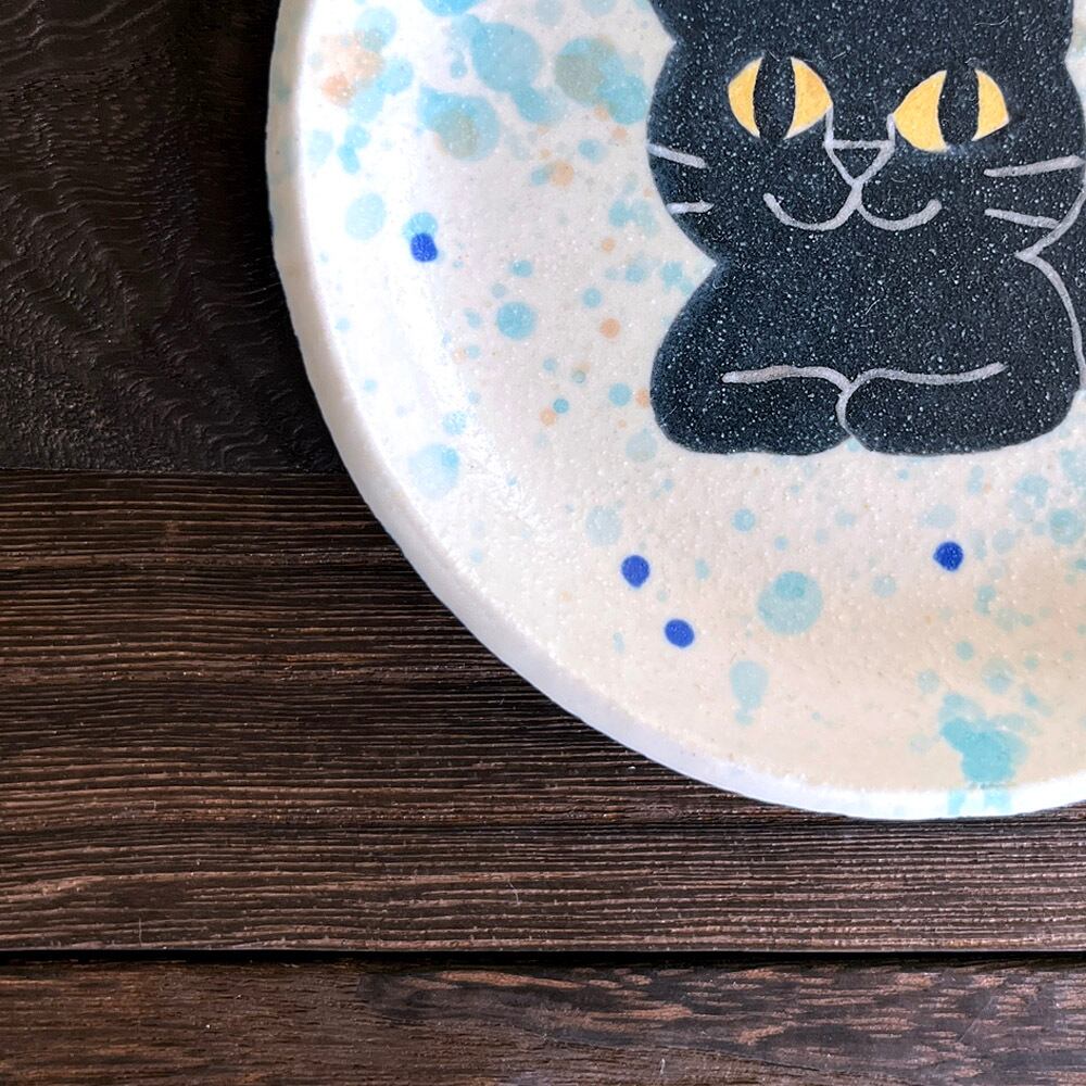ネコ型皿（小）╴香箱座り | どいなつこ ONLINE SHOP