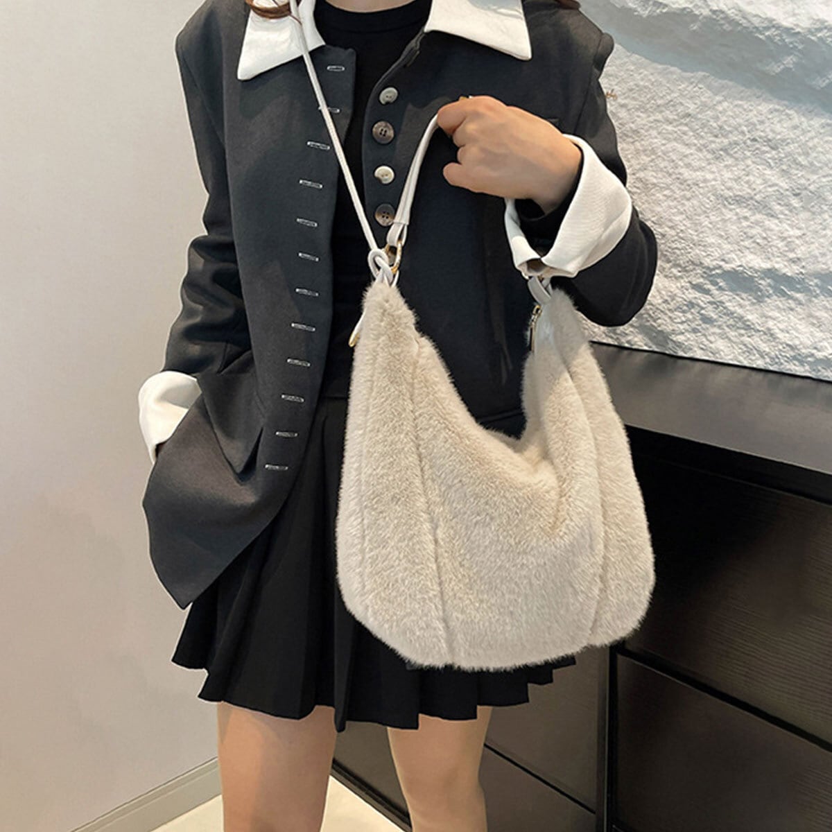 トートバッグ ファー バッグ レディース 秋冬 大容量 軽量 A4 ふわふわ もこもこ きれいめ 大人 かわいい おしゃれ エコファー 斜め掛け ショルダーバッグ 大人可愛い 大人女子