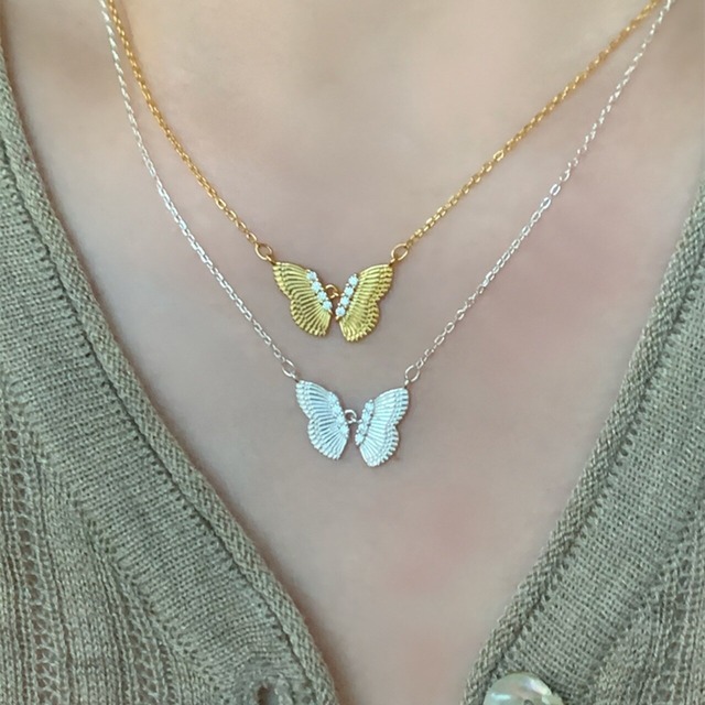 20pastシルバーひらひら舞う蝶ネックレス 2s