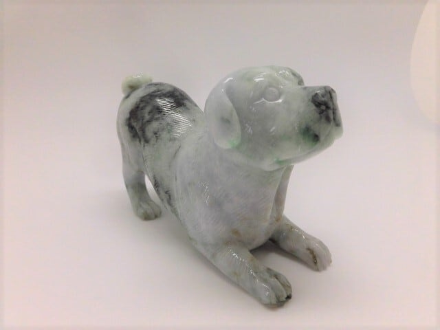 【送料無料】ミャンマー産天然翡翠犬　no.2