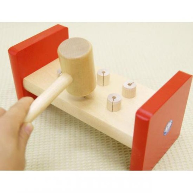 ユシラ　ハンマートーイ　赤　JUSSILA　1歳半〜