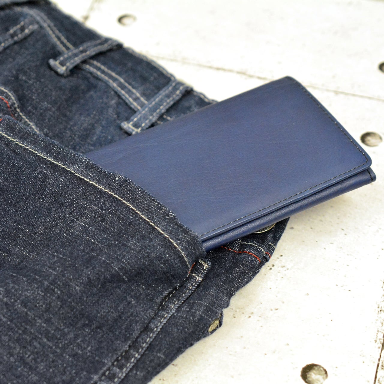 W103 本革 藍染め 長財布 | Kinuya Indigo