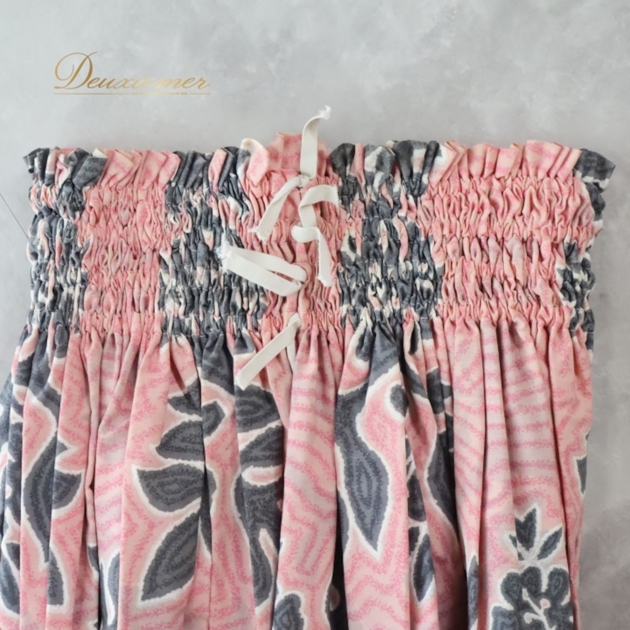 フラダンス 衣装 パウスカート ピンク系 ハワイアンプリント ハワイアン アロハ フラ ダンス レッスン 練習 華やか 鮮やか かわいい おしゃれ シングル スカート フレア 軽やか ふんわり 淡色 グレイ系 ホワイト系 ピンク 灰色 白 フラダンス衣装 ハワイアンスタイル かわいいスカート 練習用 衣装スカート おしゃれ服 女性用ダンススカート 軽やかなデザイン パウスカートピンク ハワイアンデザイン フリルスカート シンプルスタイル ダンスレッスン着