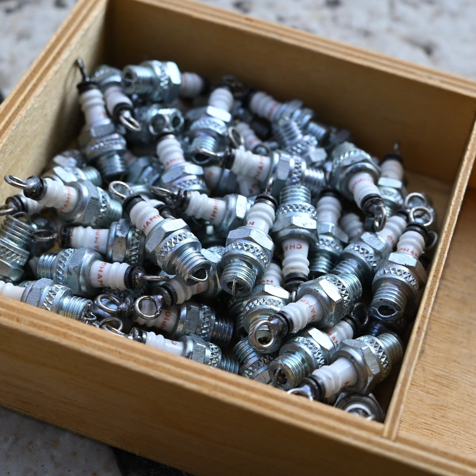 ハラペコあおむしchampion spark plugs vintage ハラペコあおむし