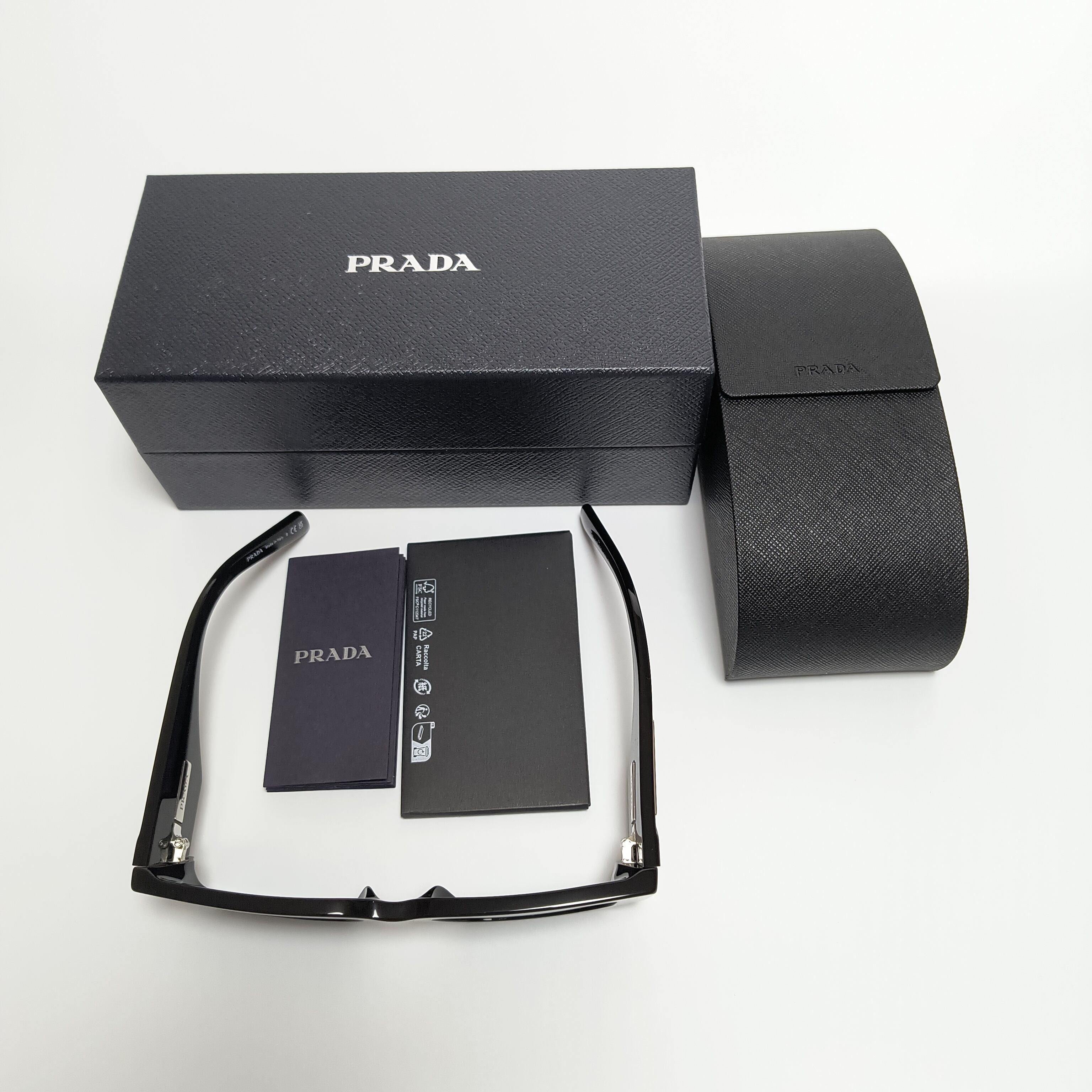 新品未使用・並行輸入品】PRADA トライアングルロゴ入り サングラス