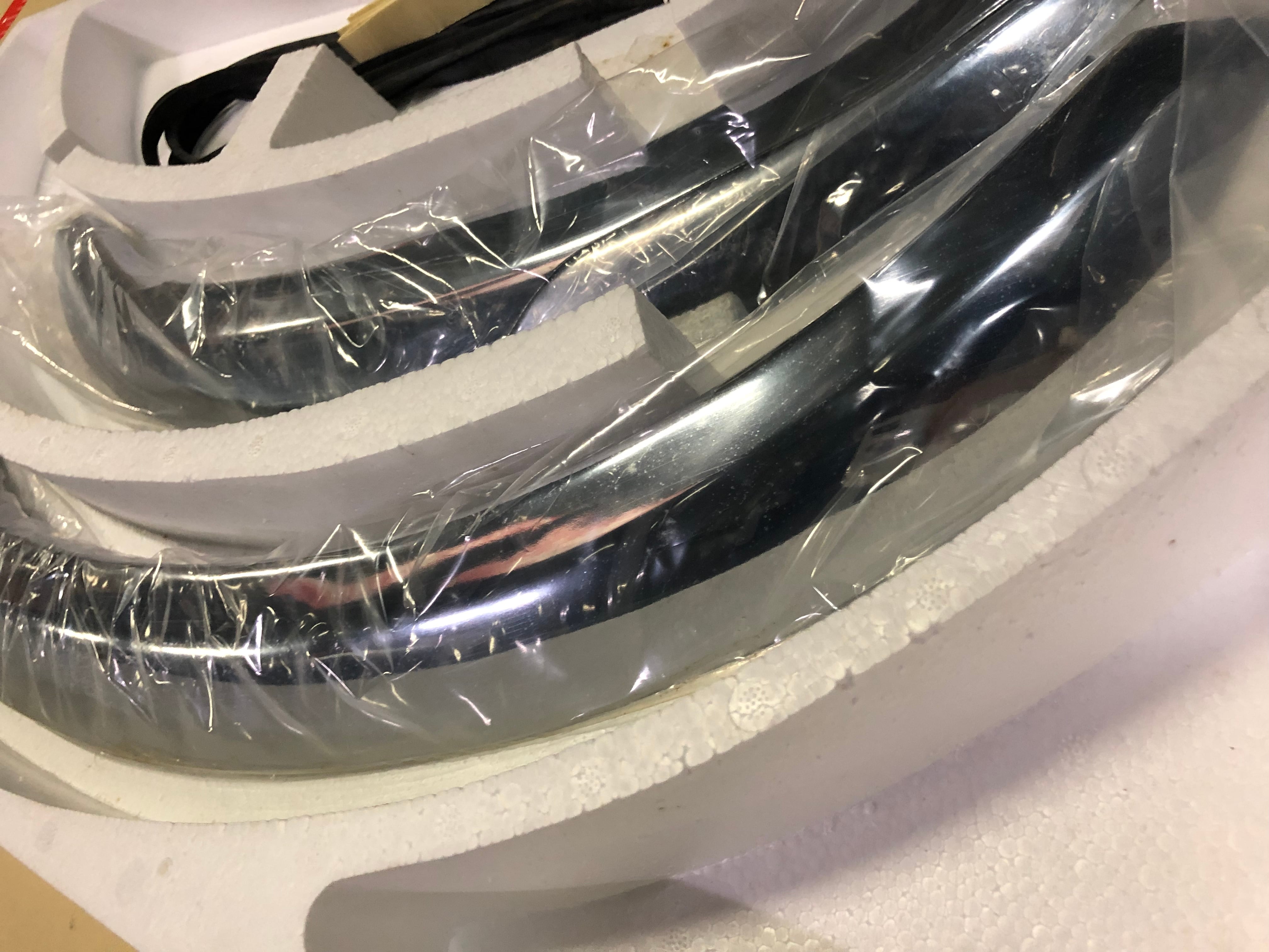 メッキ フェンダー トリム R31 スカイライン 用 新品 デッドストック 当時物”メッキ フェンダートリム [スカイライン R-31] オーバー