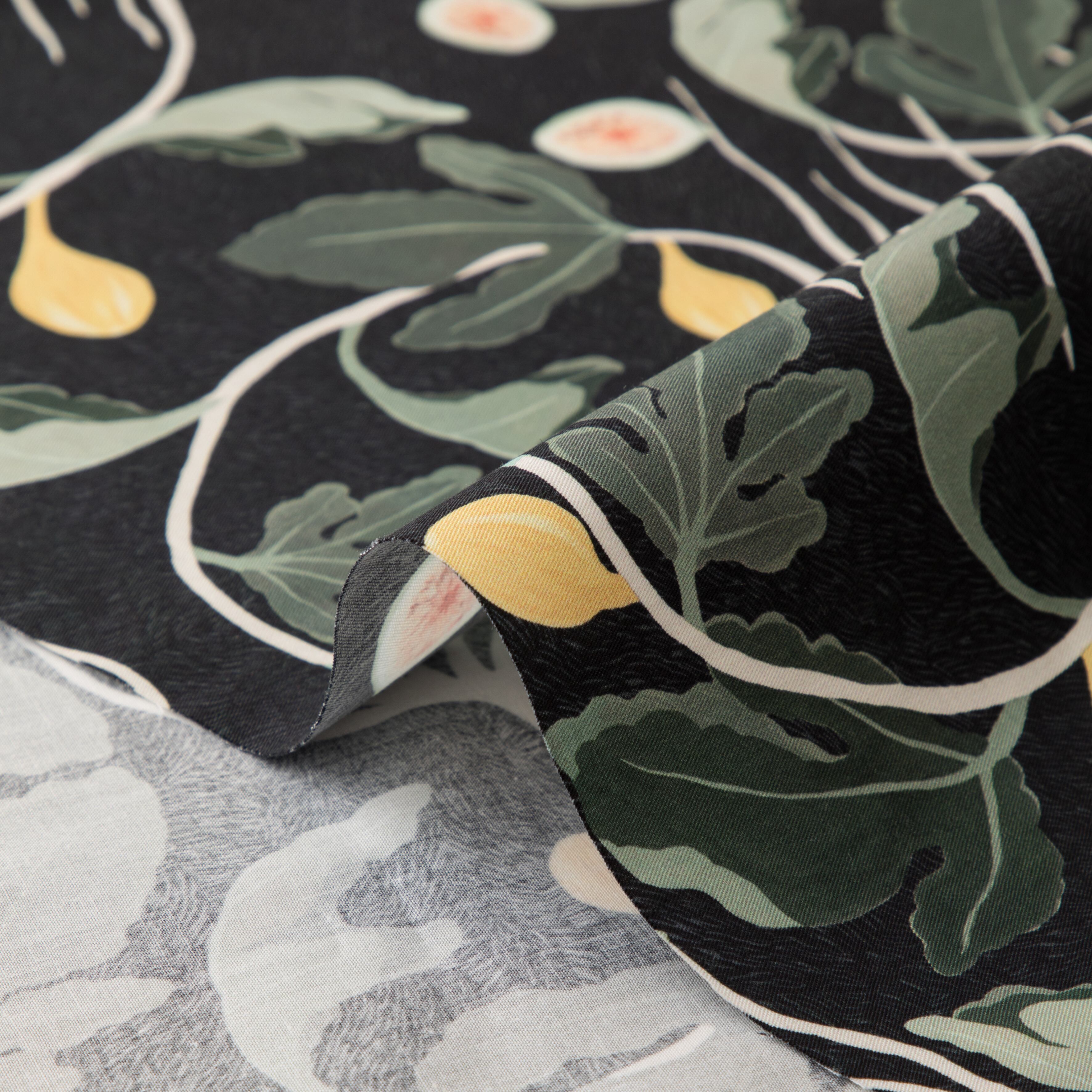 コットンツイル生地 < FIG > Midnight Black 50cm x 48cm カットクロス