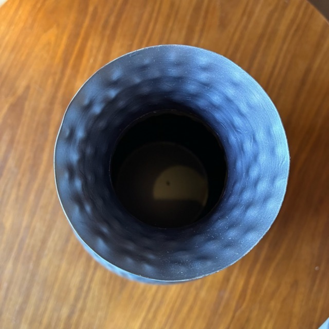 India  Iron hammer flower vase　インド　アイアンハンマーフラワーベース　D　鉄製　花瓶　フラワースタンド　モダン　ギフト　誕生日　引っ越し祝い