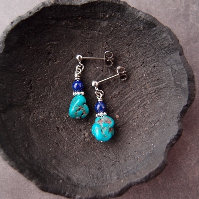 【Titanium】Turquoise × Lapis Lazuli Earrings／ターコイズ ミニピアス（青）