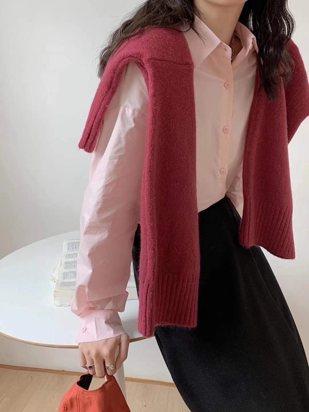 カラーシャツ　ニットとの重ね着に最適♪　AJ2205-D01