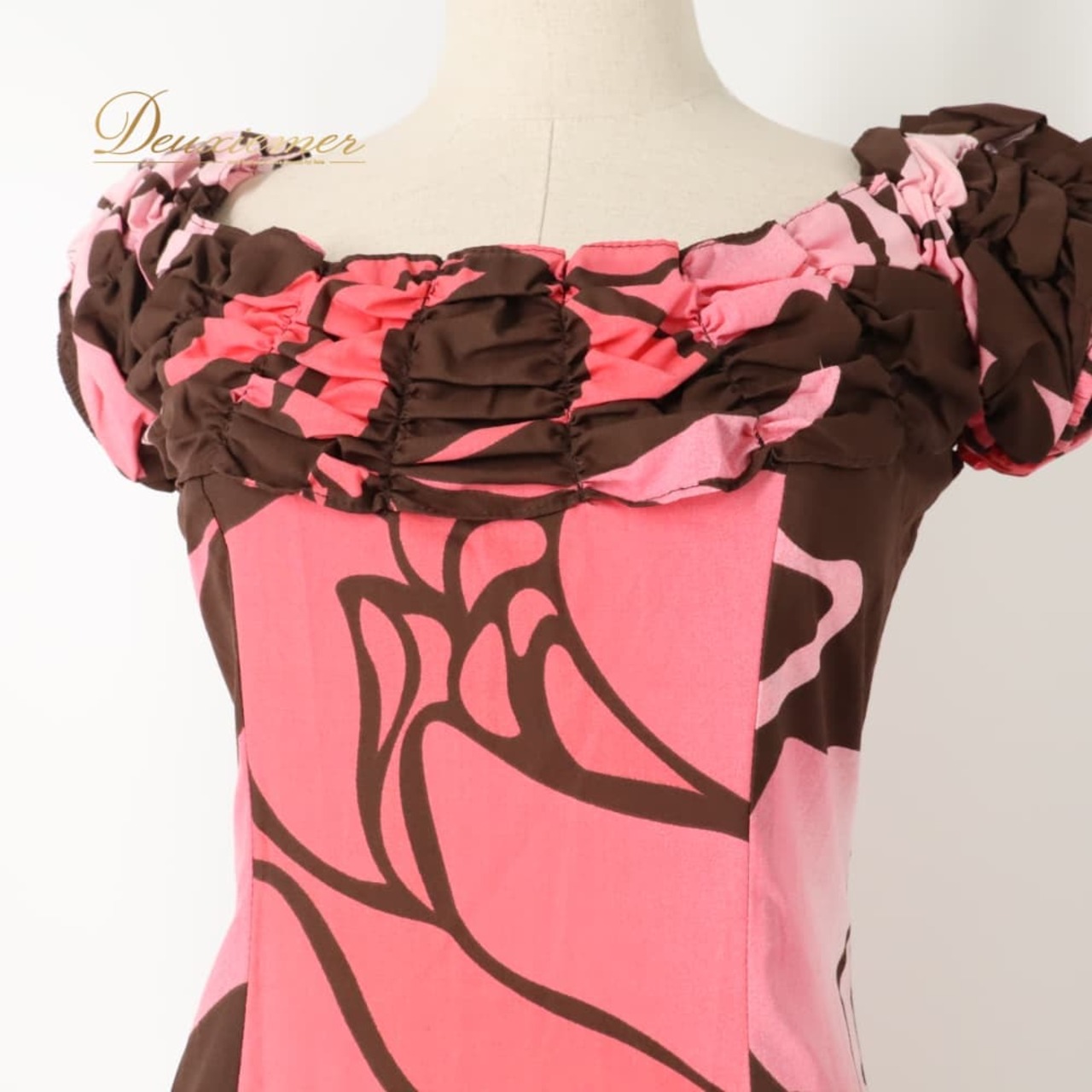 フラダンス 衣装 CC Fashions CCファッション ワンピース ドレス ピンク系 ティアレ柄 花柄 植物柄 ハワイアンプリント ハワイアン アロハ フラ ダンス レッスン 練習 ハワイアンダンス フリル フレアスカート ブラウン系 茶 華やか 鮮やか かわいい おしゃれ ダンス衣装 練習着 レッスンウェア