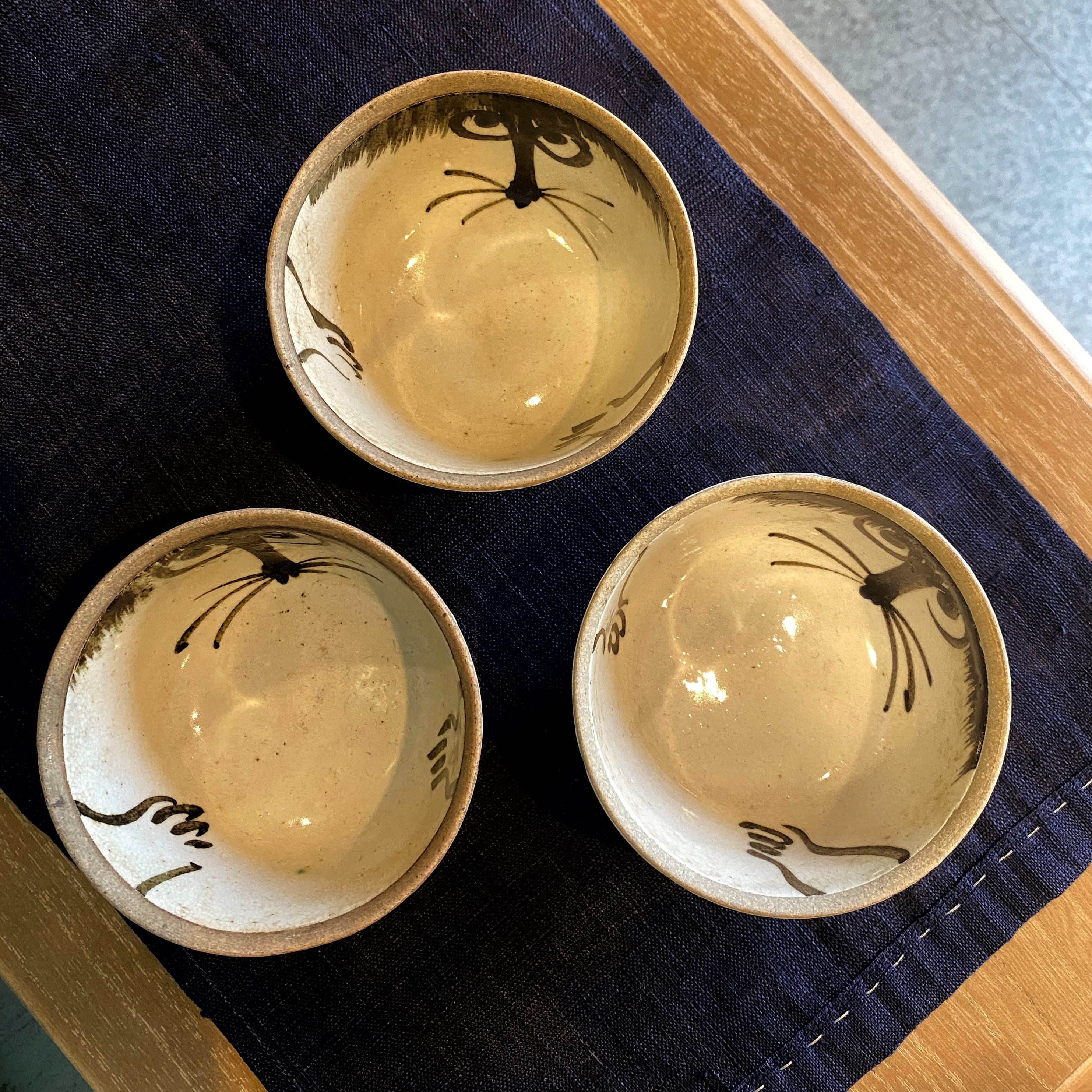狸の湯呑み 蓋付き | 滝本茣蓙店