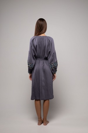 ウクライナ刺繍ヴィシヴァンカ グラージュ・ニジンカ（平行縫い）　手刺繍　ワンピース　麻　レディース・フリーサイズ