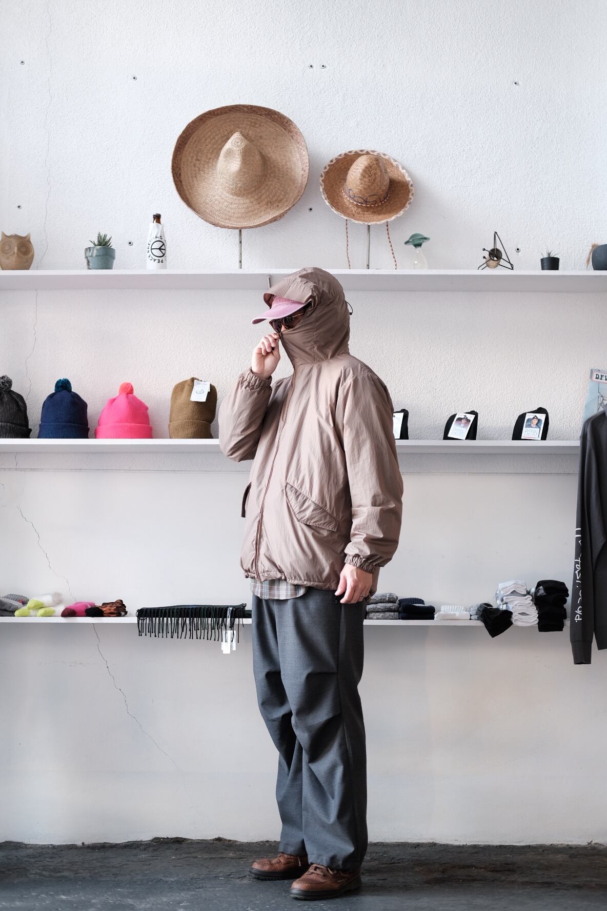 BROWN by 2-tacs Knee tuck pants (Beige)