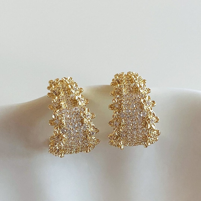Flower wide hoop pierce　B602
