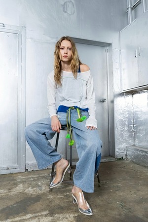 アウラアイラ AULA AILA COCOON SILHOUETTE DENIM PANTS