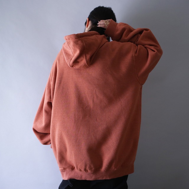 "Carhartt" sleeve logo printed good coloring over silhouette sweat parka