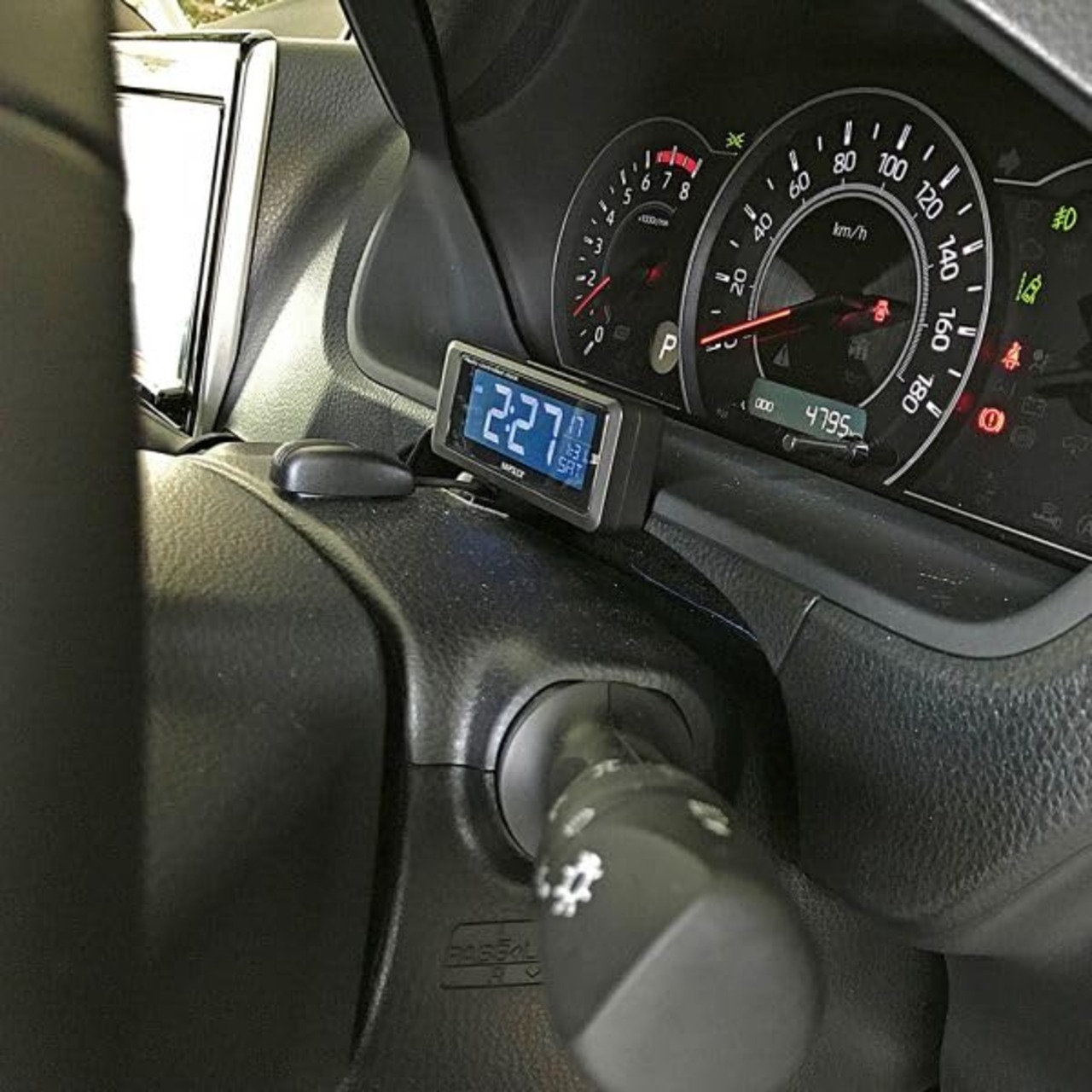 ナポレックス(Napolex) 車用電波時計 カープラグ給電(12V) ホワイトLEDバックライト 常時点灯 大型液晶採用 カレンダー表示機能 取付ステー付き 角度調整も自由に可能 デジタル時計 車用時計 Fizz-1075
