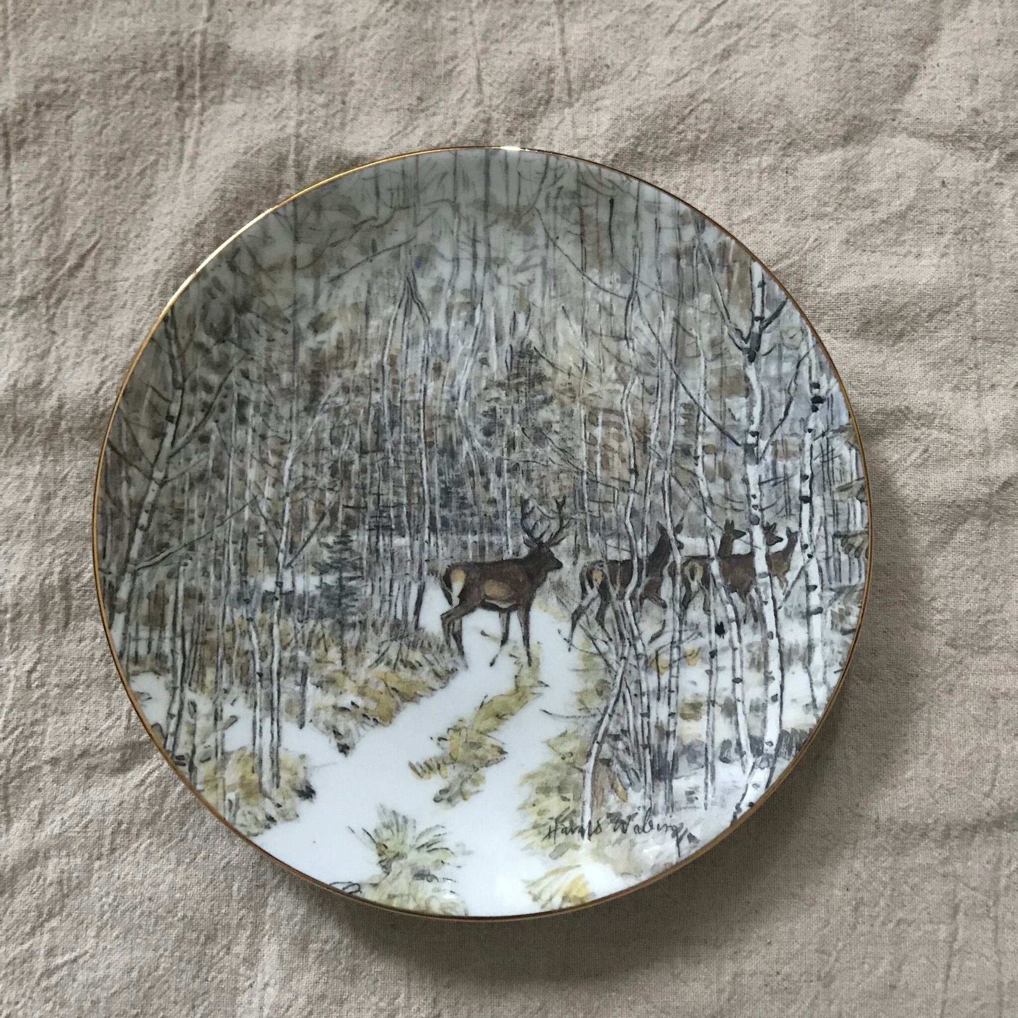 雪の森と鹿の飾り皿