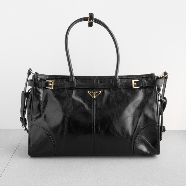 プラダ ボニー ラージ レザー ハンドバッグ ブラック レザー AW25