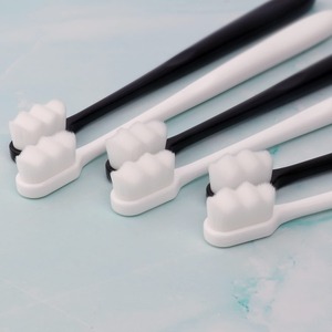【人気】TOYAKU ナノ歯ブラシ やわらかめ 6本セット 【歯茎を傷つけない】 ワイド 超極細毛 大人用/家庭用 (白&黒)