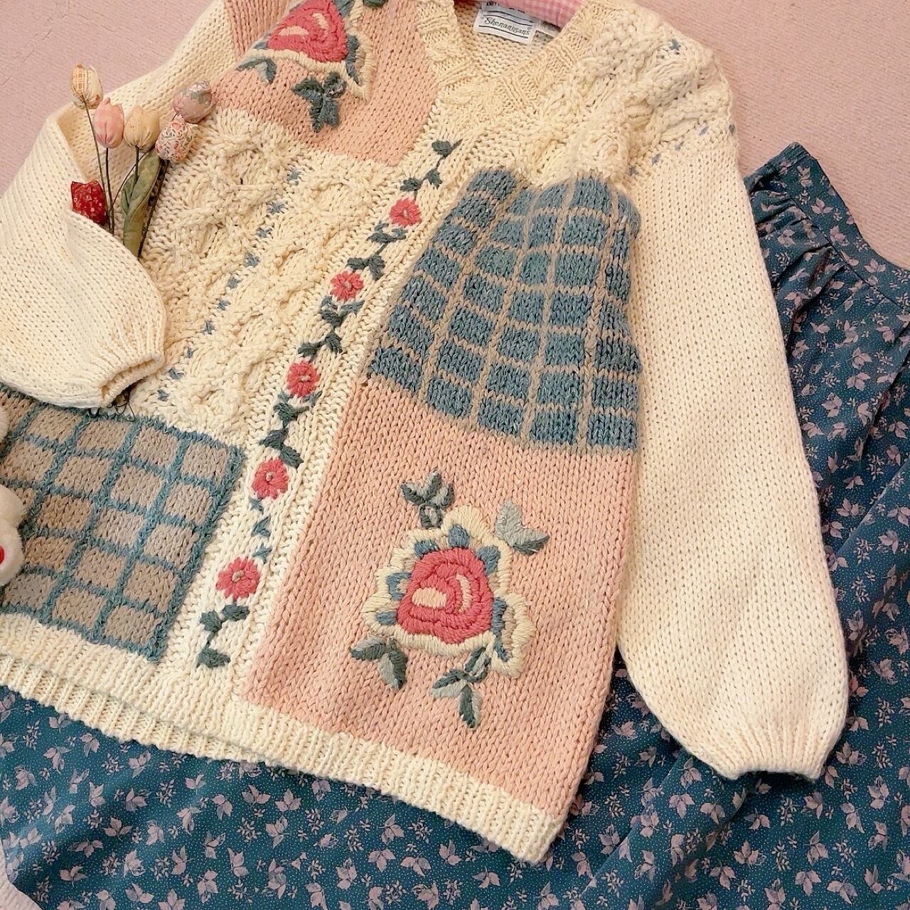 flower check knit sweater
