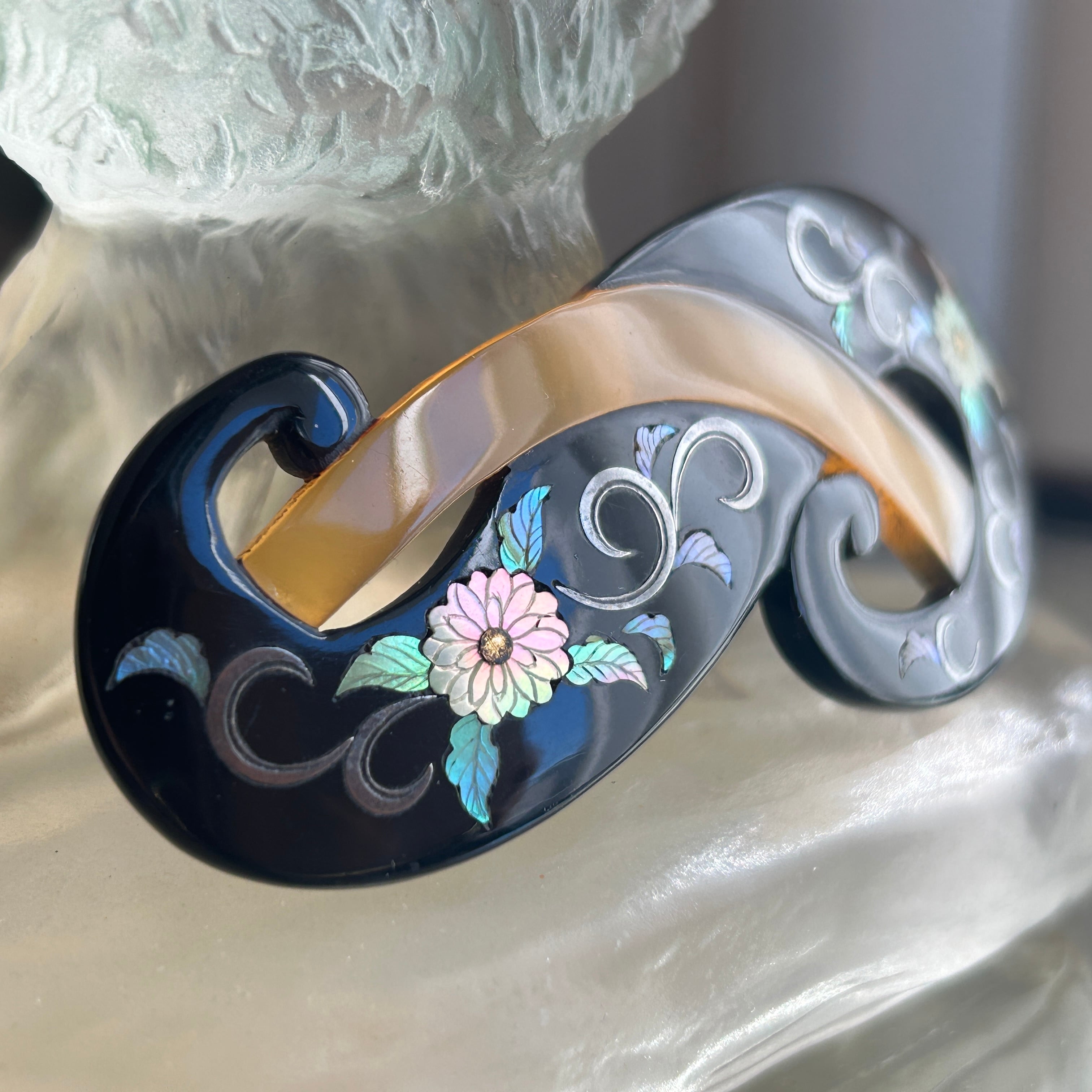 アンティーク　鼈甲二色に螺鈿銀象嵌のバレッタ