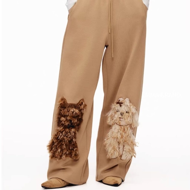 ぬくもりを連れて歩く、ふたりの子犬のファーパンツ E00622