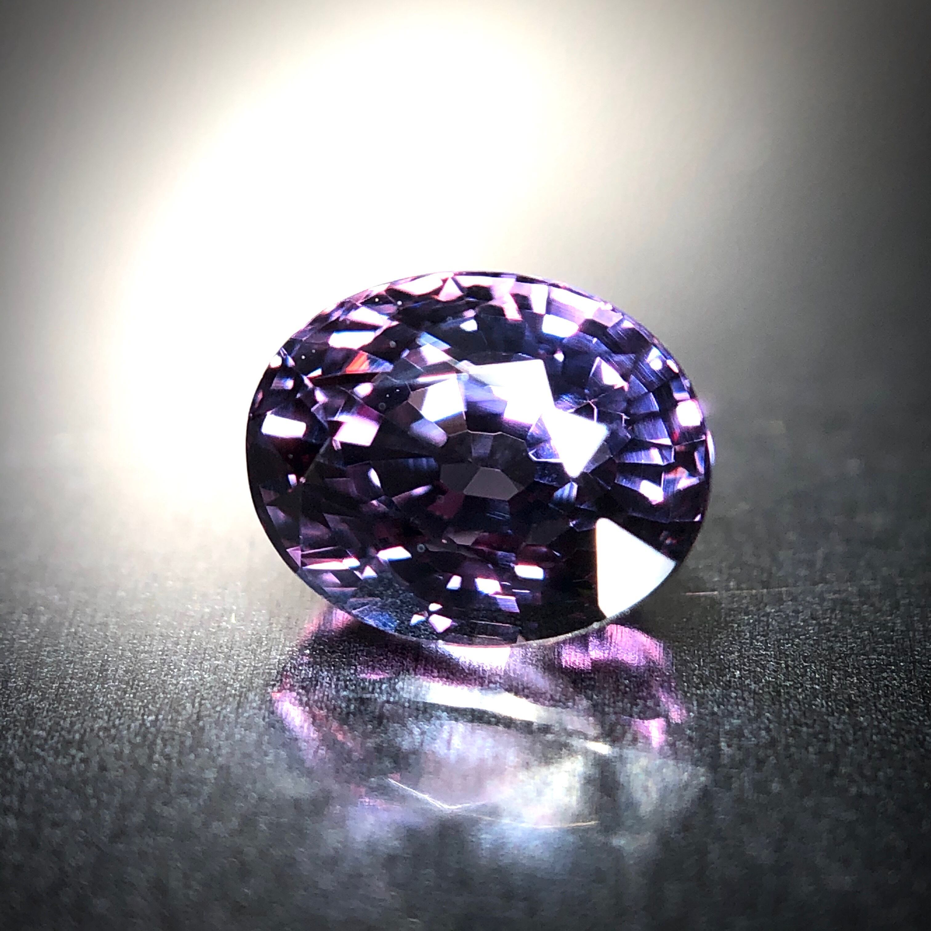 天然石カラーチェンジガーネット ドラマティックな色彩変化 1.07ct 天然 カラーチェンジガーネット