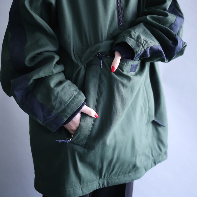 "green × navy"  bi-color switching design over silhouette anorak parka
